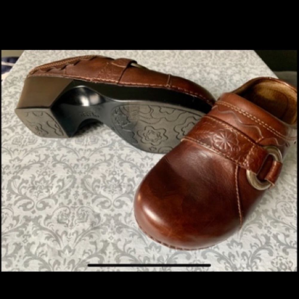 Dansko Brown/Burgundy Clogs Open Back With Buckle Size 39 - Picture 7 of 12